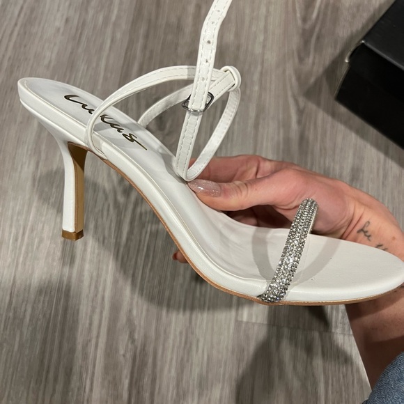 Lulus white sandals - Picture 3 of 4